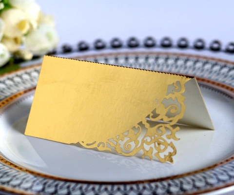 Laser Cut Hollow Flower Lace Pearlescent Paper Place Cards For Wedding Banquet Table Decoration Name Seat Cards