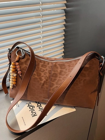Vintage Suede Leopard Print Crossbody Bag For Women Large Capacity Dumpling Hobo Bag With Beaded Tassel Charm Shoulder Bag