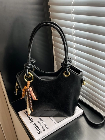 Retro Weiche PU Leder Beuteltasche Damen Mode High End Pendler Schulter Umhängetasche Mit Holzperlen Anhänger
