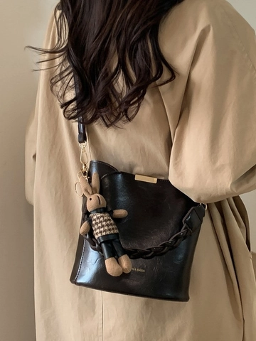 Borsa a Secchiello in Pelle PU Vintage da Donna Moda Manico Intrecciato Borsa a Tracolla Ciondolo a Coniglio Decorazione