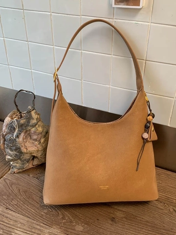 Retro Frosted PU Leather Large Capacity Shoulder Bag For Women Minimalist Underarm Bucket Bag With Contrast Stitching Wood Bead Charm