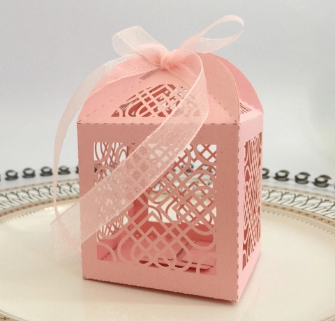 European Laser Cut Heart Pattern Candy Boxes Pearlescent Paper Gift Box With Ribbon For Wedding Party Anniversary Favors Decoration