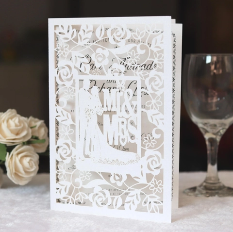 Invito di Nozze Stile Europeo Taglio Laser Rosa Floreale Silhouette Sposi Biglietto di Auguri per Festa di Matrimonio