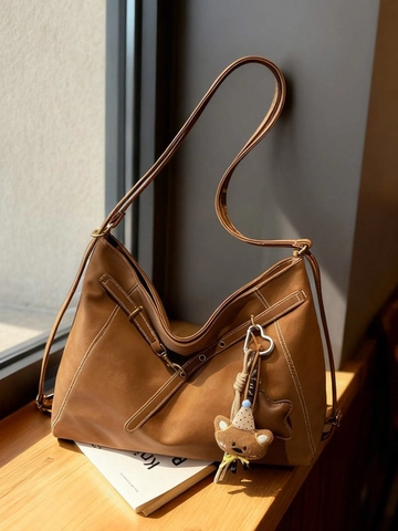 Borsa a Tracolla da Donna in Pelle PU di Grande Capacità con Cuciture a Contrasto Borsa Tote Hobo con Ciondolo a Orsetto Retro Casual