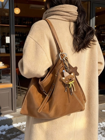 Borsa a Tracolla da Donna in Pelle PU di Grande Capacità con Cuciture a Contrasto Borsa Tote Hobo con Ciondolo a Orsetto Retro Casual