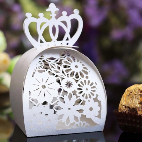 Europäische Lasergeschnittene Kronen-Hohl-Hochzeits-Süßigkeiten-Box Blumige Perlmutt-Papier-Geschenkbox Für Verlobungs-Party-Dekoration