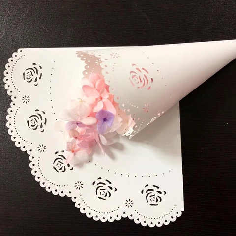 Coni per Coriandoli da Matrimonio a Forma di Rosa Tagliati al Laser Porta Petali in Carta Bianchi e Rosa per Decorazioni Feste