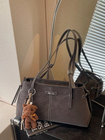 Borsa Tote Retro in PU Opaca di Grande Capacità per Donna Vintage Cuciture a Contrasto Borsa a Spalla Sottobraccio con Orsetto