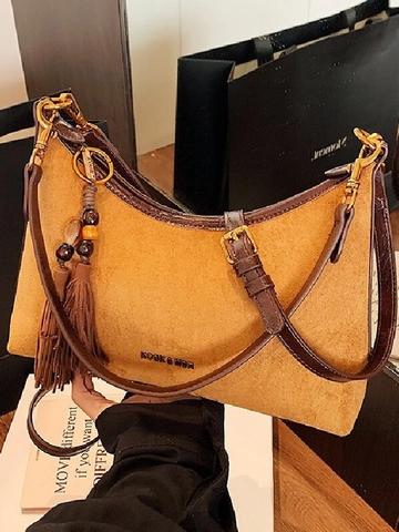 Borsa Baguette da Donna in Finta Pelle PU Scamosciata Borsa a Tracolla Hobo Minimalista Con Ciondolo a Nappa e Perline di Legno