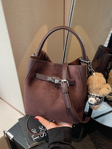 Bolso de Cubo Retro de Cuero PU y Gamuza Patchwork Para Mujer Bolso de Hombro Con Lindo Amuleto de Oso