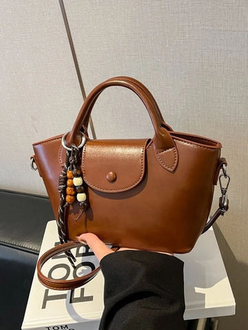 Bolso Bombonera Retro de Cuero PU para Mujer Puntadas Minimalistas Color Sólido Con Colgante de Cuentas Bolso de Mano de Conmutar Pequeño