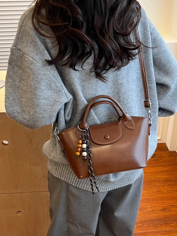 Bolso Bombonera Retro de Cuero PU para Mujer Puntadas Minimalistas Color Sólido Con Colgante de Cuentas Bolso de Mano de Conmutar Pequeño