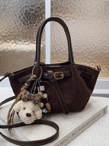 Sac à Main Vintage en Suède pour Femmes Grande Capacité Sac à Épaule Avec Pendentif en Peluche Sac Bandoulière Hiver