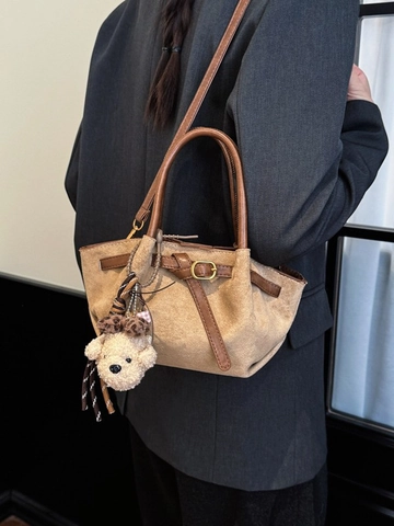 Sac à Main Vintage en Suède pour Femmes Grande Capacité Sac à Épaule Avec Pendentif en Peluche Sac Bandoulière Hiver