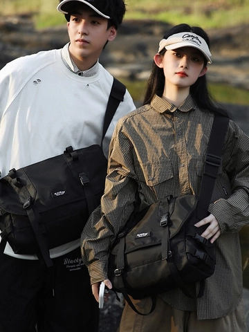 Borsa Messenger Unisex di Grande Capacità in Nylon Stile Workwear Borsa a Tracolla Funzionale per Uomo Donna Viaggi Outdoor Pendolare