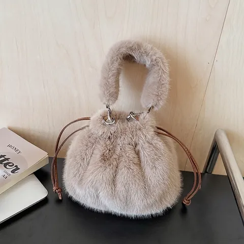 Women Artificial Plush Cloud Bucket Bag Faux Fur Drawstring Handbag Sweet Soft Pleated Shoulder Crossbody Bag Winter Daily