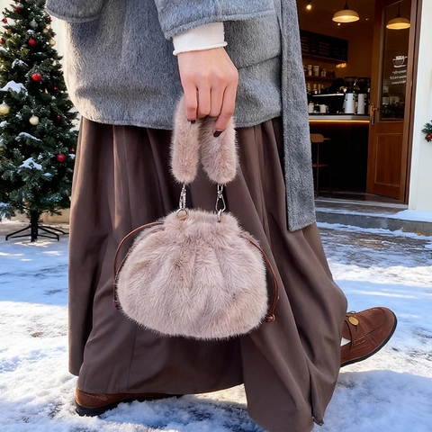 Women Artificial Plush Cloud Bucket Bag Faux Fur Drawstring Handbag Sweet Soft Pleated Shoulder Crossbody Bag Winter Daily