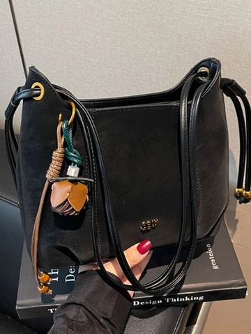 Vintage PU Leder Bucket Crossbody Tasche Für Damen Retro Matte Schulter Hobo Tasche Mit Blumenanhänger Commute Handtasche