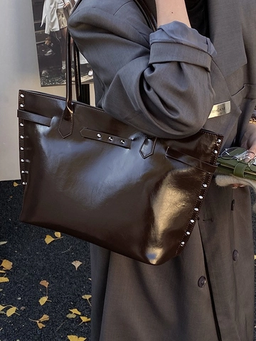 Retro Large Capacity PU Leather Tote Bag For Women With Rivet Decoration Stylish Shoulder Underarm Bag For Casual Commuting