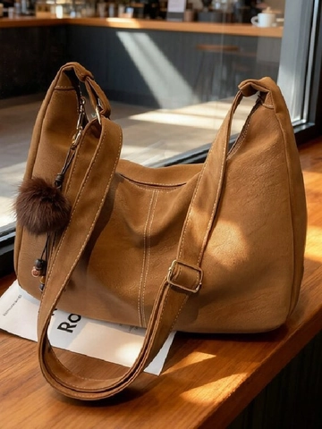 Vintage PU Leren Hobo Tas Voor Dames Grote Capaciteit Schoudertas Met Bontbal Hanger Contraststiksel Casual Commuter Tote