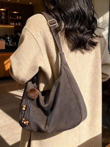 Vintage PU Leren Hobo Tas Voor Dames Grote Capaciteit Schoudertas Met Bontbal Hanger Contraststiksel Casual Commuter Tote