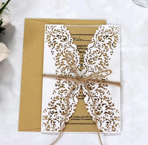 Laser Gesneden Bruiloft Uitnodigingen Parelpapier Europese Stijl Hol Bloemen Ontwerp Verloving Wenskaart Met Enveloppen