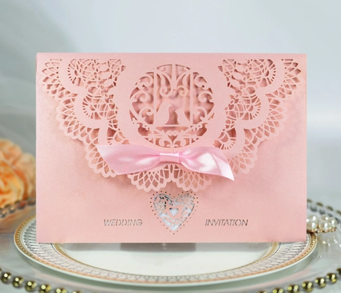 Elegante Lasergeschnittene Hochzeitseinladungskarten Perlmuttpapier Ausgehöhlte Grußkarten Mit Schleife Für Die Hochzeitsfeier