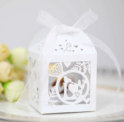 Lasergeschnittene Hochzeit Süßigkeiten Geschenkbox Herz Vogel Muster Perlmuttpapier Geschenkbox Mit Band Für Verlobung