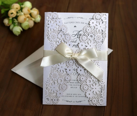Elegant European Laser Cut Wedding Invitations Hollow Floral Pearl Paper Greeting Cards With Ribbon Bow Envelope For Party
