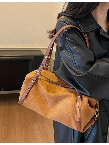 Women Vintage PU Leather Shoulder Bag Large Capacity Commuter Boston Bag Adjustable Metal Grommet Straps Minimalist Retro Bag