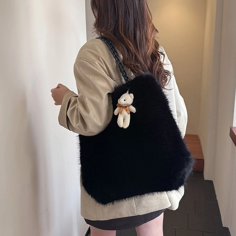 Women Large Capacity Faux Fur Tote Bag Casual Plush Shoulder Bag With Bear Charm Soft Velvet Winter Handbag Fuzzy Top Handle Bag