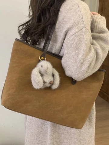 Borsa Tote Donna in Pelle PU Grande Capacità Retro Minimalista Borsa a Spalla da Pendolare Con Ciondolo Coniglietto Peluche