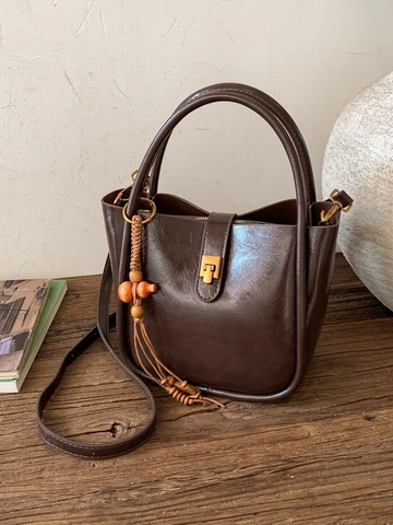 Vintage PU Leather Bucket Bag For Women Retro Handbag With Wood Bead Tassel Decoration Crossbody Shoulder Bag Elegant Design