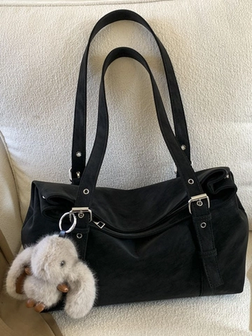 Bolso Tote Vintage Gran Capacidad Cuero PU para Mujer Color Sólido Casual Bolso de Axila Hombro Con Colgante Conejo Moda Coreana