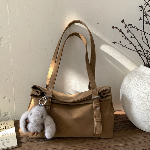 Retro Frosted PU Leather Large Capacity Tote Bag For Women Solid Color Shoulder Bag With Rabbit Pendant Commuting Bag