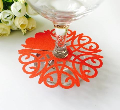 Segnaposto per Calici da Vino Intagliati al Laser con Pizzo a Cuore Decorazione in Carta Perlata per Matrimonio Festa Evento