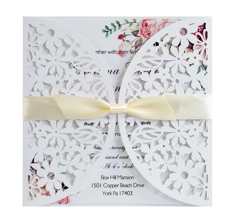 Élégante Invitation de Mariage Européenne Découpe Laser Papier Perlé Design Floral Évidé Avec Nœud pour Fête de Fiançailles