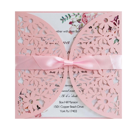 Élégante Invitation de Mariage Européenne Découpe Laser Papier Perlé Design Floral Évidé Avec Nœud pour Fête de Fiançailles