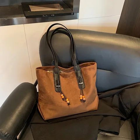 Vintage Artificial Suede Tote Bag For Women Large Capacity Shoulder Bag With Wood Bead Tassels Retro Casual Commuting Bag
