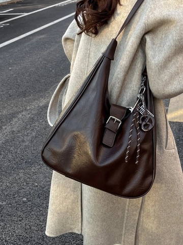 Women Large Capacity PU Leather Hobo Bag Retro Underarm Shoulder Bag With Metal Buckle And Pendant Solid Color Tote Bag
