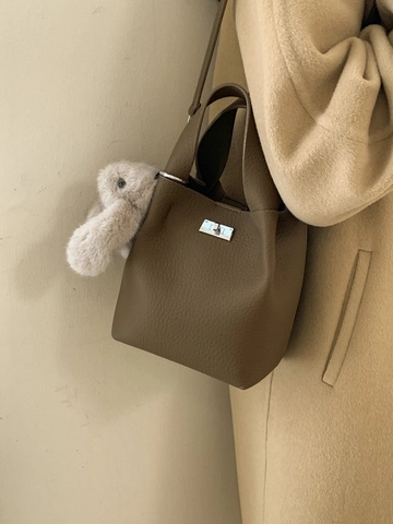 Borsa a Secchiello in Pelle PU Retrò di Fascia Alta per Donna Borsa a Tracolla Versatile alla Moda Con Pendente a Coniglio