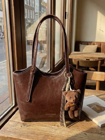 Borsa Tote in Pelle PU Grande Capacità Vintage per Donna Borsa a Tracolla Casual Pendolare Con Ciondolo a Orso Cucito