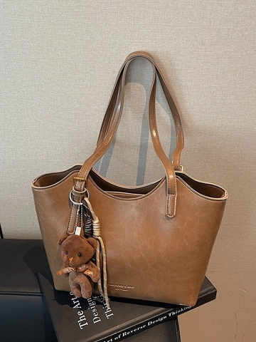 Borsa Tote in Pelle PU Grande Capacità Vintage per Donna Borsa a Tracolla Casual Pendolare Con Ciondolo a Orso Cucito