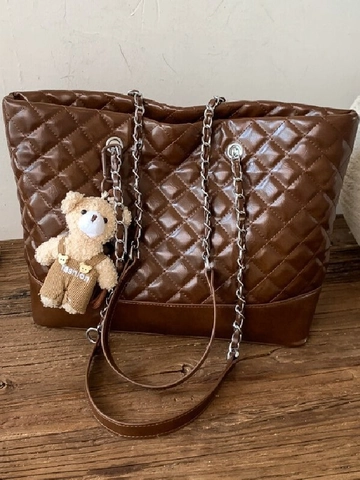 Bolso Tote Acolchado Retro para Mujer Gran Capacidad de Cuero PU Patrón Lingge Correa de Cadena Con Colgante de Oso de Mano