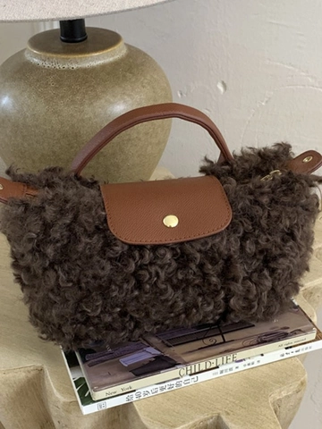Bolso Bandolera de Peluche para Mujer Bolso de Mano de Imitación Lana de Cordero Niche Solapa de Cuero Vintage Bolso Dumpling Bolso de Hombro Suave para Invierno