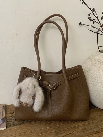 Große Kapazität Damen PU Leder Tragetasche Vintage Lychee Textur Schultertasche Mit Plüschanhänger Pendler Handtasche