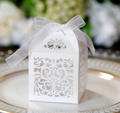 European Style Laser Cut Wedding Candy Boxes Pearlescent Paper Gift Hollow Floral Box With Ribbons Party Favors For Chocolate