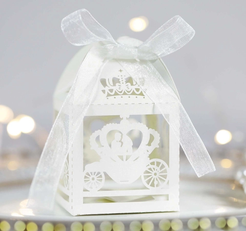 Caja de Caramelos de Boda Carruaje de Calabaza de Corte Láser Europeo Corona Hueco Embalaje de Regalo Con Cintas Fiesta
