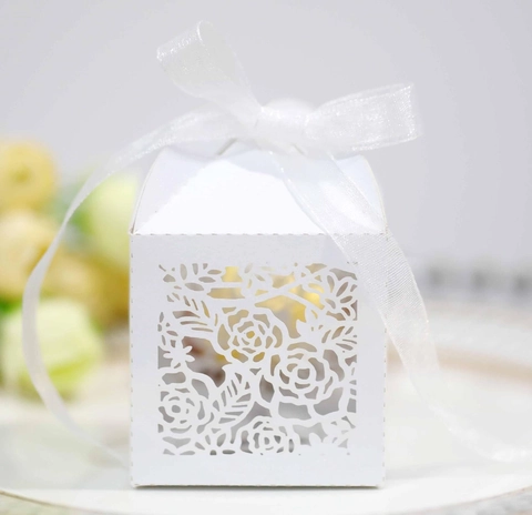 Corte Láser Rosa Floral Caja de Caramelos Papel Perla Caja de Regalo Con Cinta Para Boda Día de San Valentín Fiesta