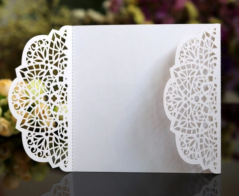Eleganti Inviti di Nozze Taglio Laser Pizzo Svuotato Carte Con Buste Nastri Per Engagement Ricezione Partito Forniture